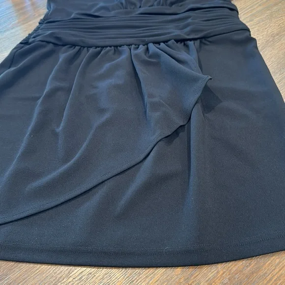 Nicole Miller Sleeveless Ruched Dress. Size 12 - Picture 8 of 14